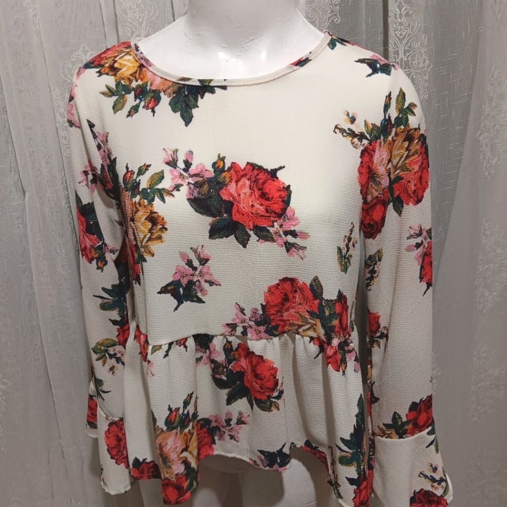 NWT The Outfit floral blouse.
